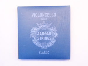 Cordes "Jargar Classique". Trame synthétique filé.
Disponible pour violoncelle en jeu ou à l'unité.