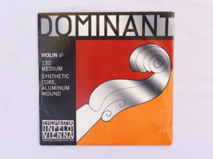 Cordes "Thomastik dominante" de fabrication autrichienne. 
Trame synthétique filé. 
Disponible pour violon en jeu ou a l'unité.