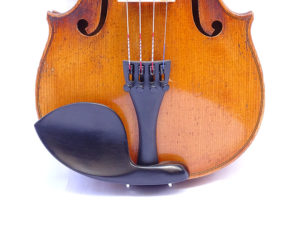 Mentonnière modèle GUARNERI. Position latérale (standard). Mentonnière en ébène. Passe sur pont.